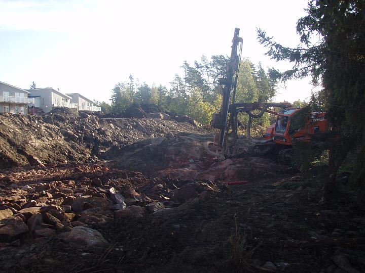 igenkottsvagen soder.JPG - borrningen har påbörjats på södra delen